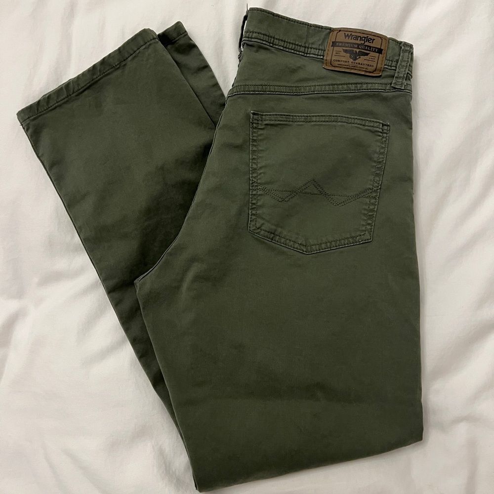 Wrangler Olive Green Straight Leg Pants | Men’s 33x30 | Cotton Casual